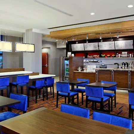 Hotel Courtyard By Marriott Victoria